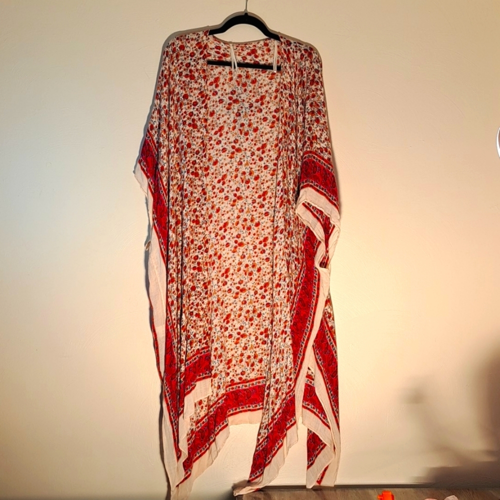 AMERICAN EAGLE OS Floral dust cover up,
